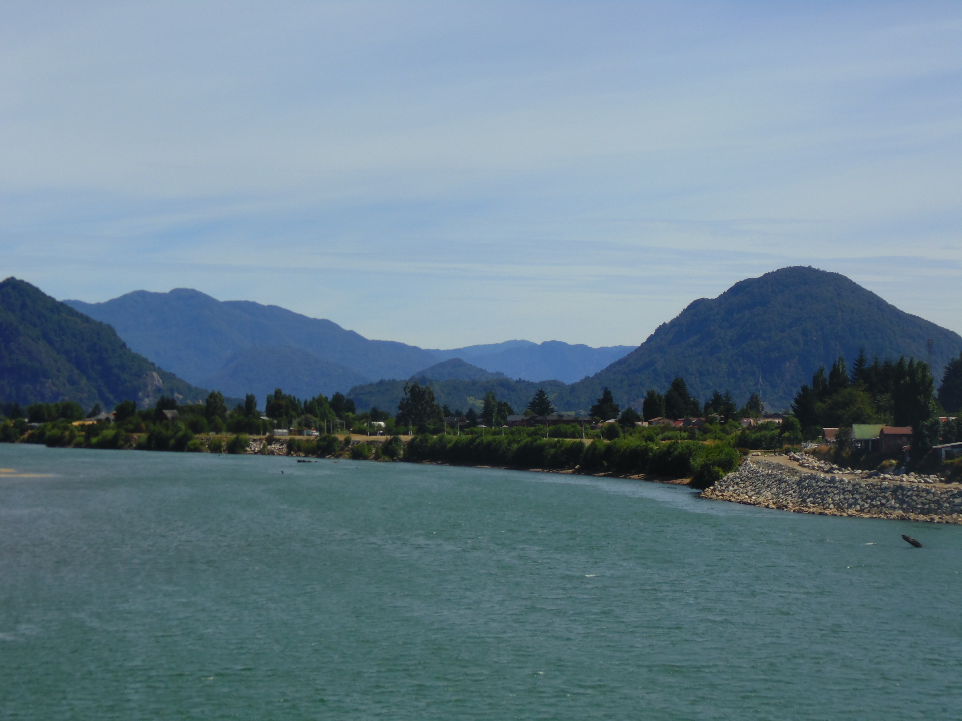 Río y montañas de la Región de Aysén